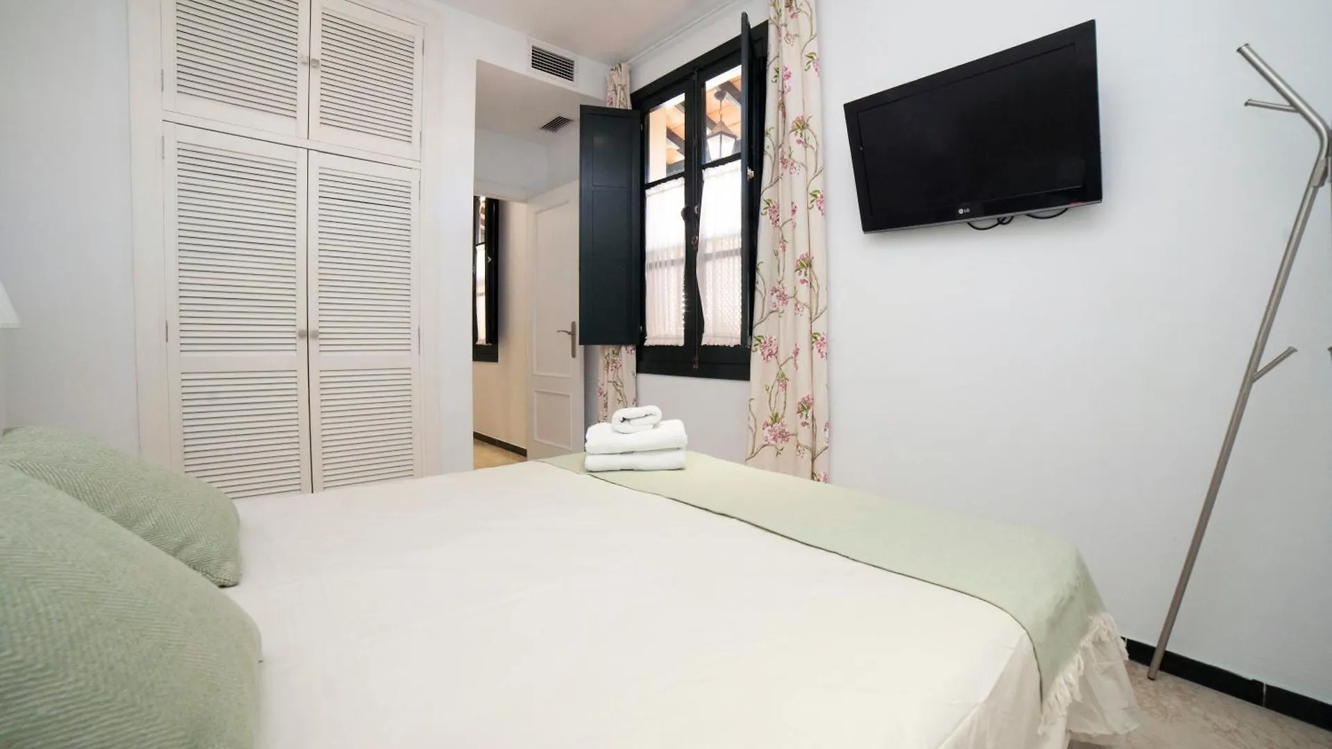 Alohamundi Lumbreras II Apartment Seville Spain